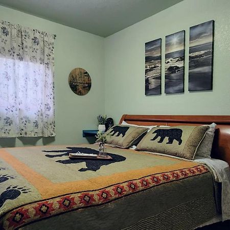 Trinity Escapes - Two Bedroom Two Bathroom Full Apartment Near Airport แองเคอเรจ ภายนอก รูปภาพ