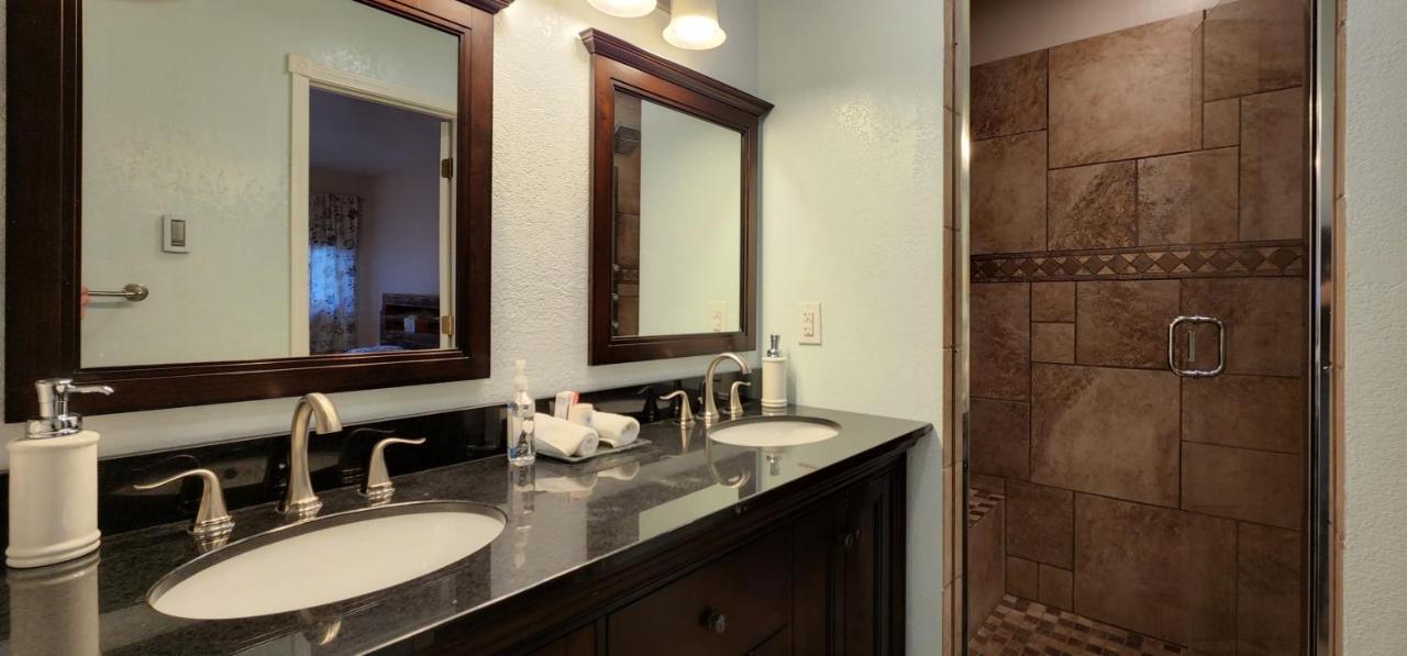 Trinity Escapes - Two Bedroom Two Bathroom Full Apartment Near Airport แองเคอเรจ ภายนอก รูปภาพ