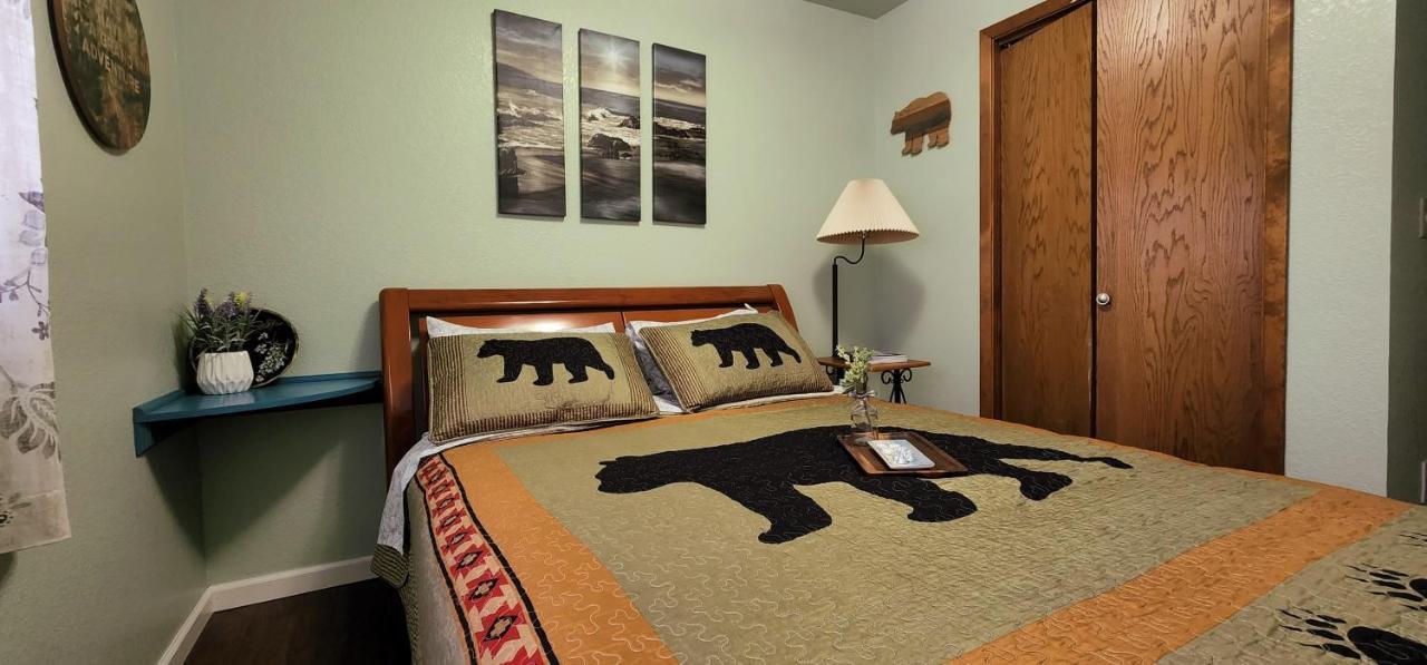 Trinity Escapes - Two Bedroom Two Bathroom Full Apartment Near Airport แองเคอเรจ ภายนอก รูปภาพ